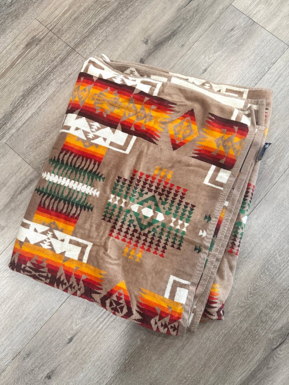 PENDLETON XB233-51114 JACQUARD SPA TOWL CHIEF JOSEPH KAHKI